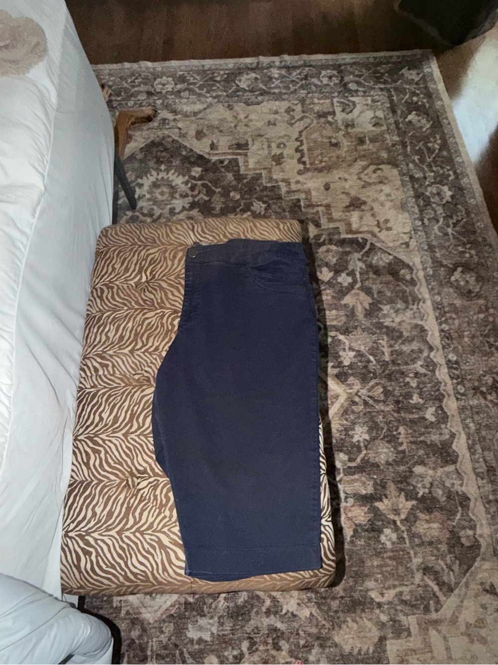 CJ Banks Navy Capris EUC